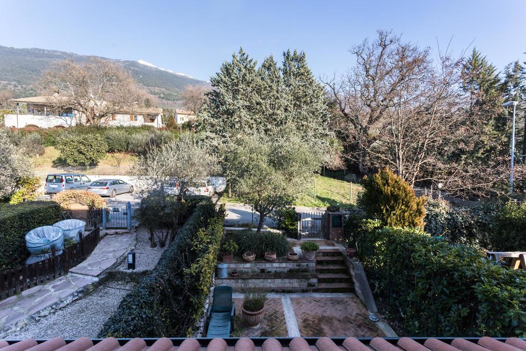 Apartamento Le Fate Di Campagna Asís Exterior foto